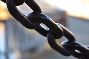 A zoomed in image of chain links.